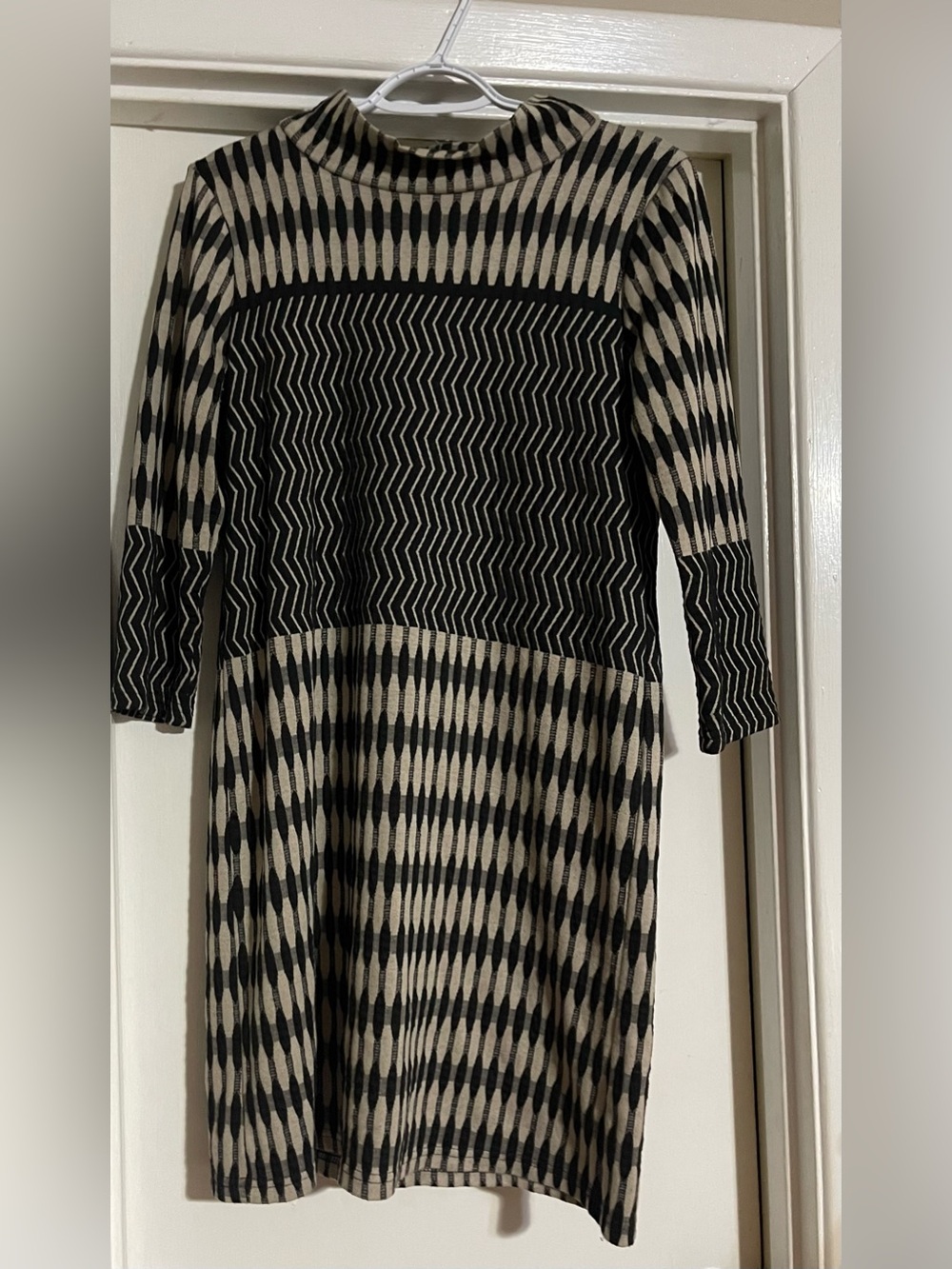 Uncle Frank Black and Cream Stretchy Midi-Dress Size Small